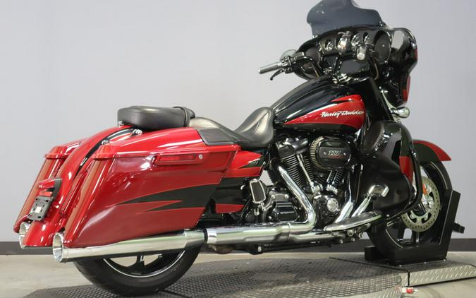 2017 Harley-Davidson Street Glide CVO FLHXSE