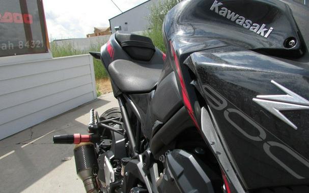 2023 Kawasaki Z900 ABS Metallic Black/Graphite Gray/Flat Black