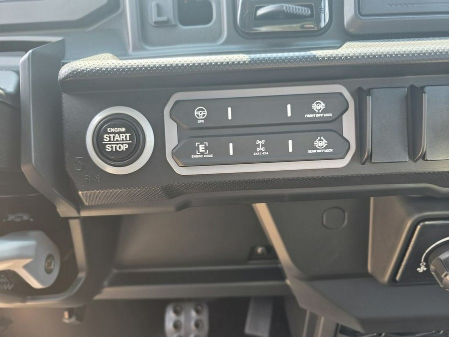 2026 Can-Am® Defender MAX XT CAB HD11