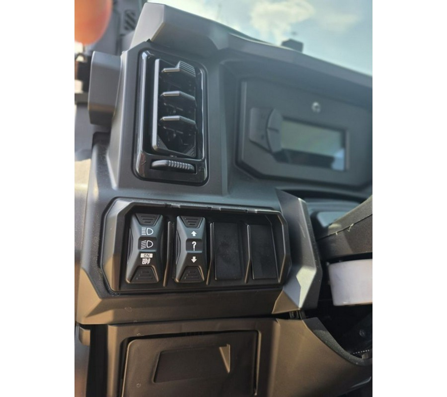 2026 Can-Am® Defender MAX XT CAB HD11