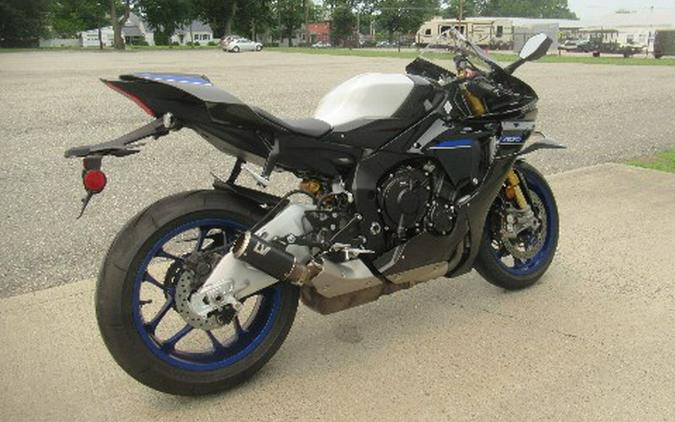 2025 Yamaha YZF-R1M