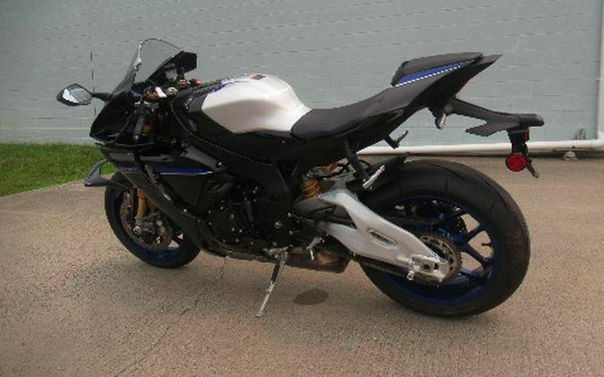 2025 Yamaha YZF-R1M