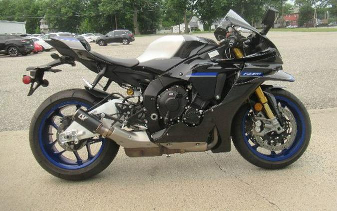 2025 Yamaha YZF-R1M