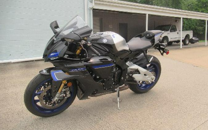 2025 Yamaha YZF-R1M