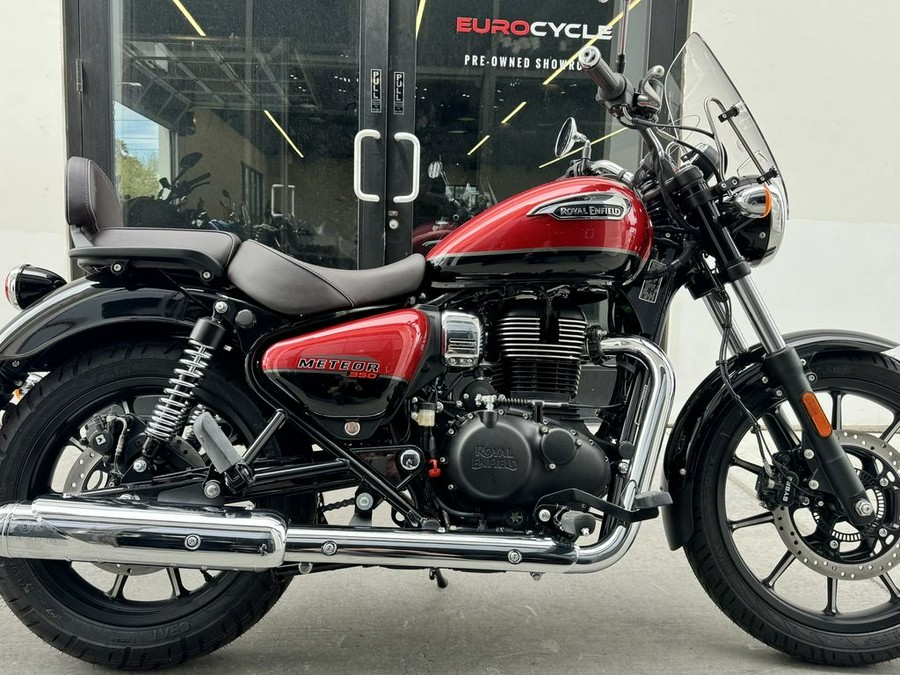 2023 Royal Enfield Meteor 350 Supernova Red