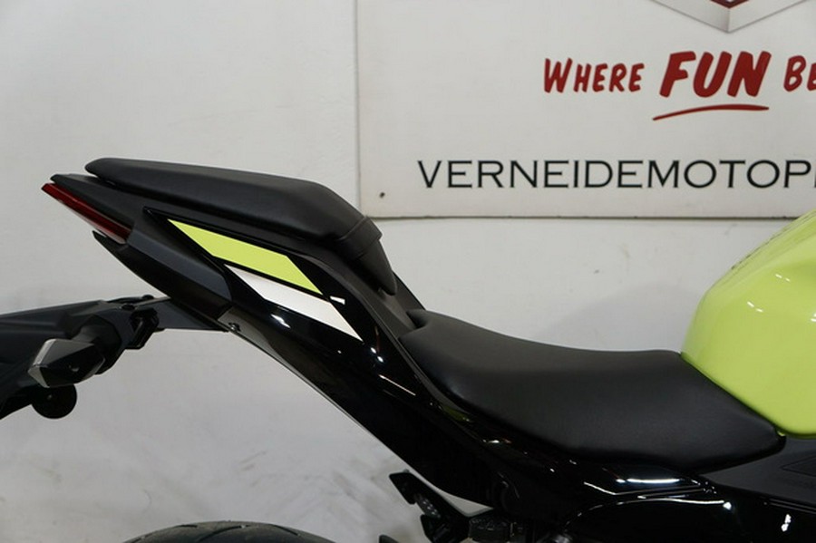 2026 Kawasaki Ninja 500 ABS Metallic Yellowish GreenEbony