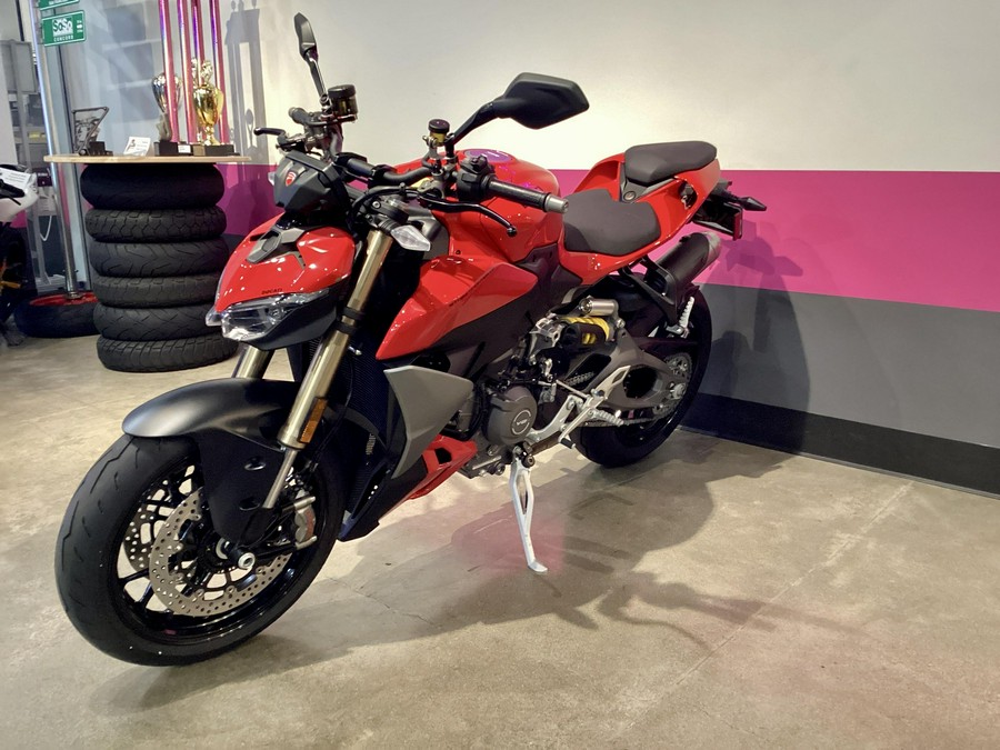 2026 Ducati Streetfighter V2