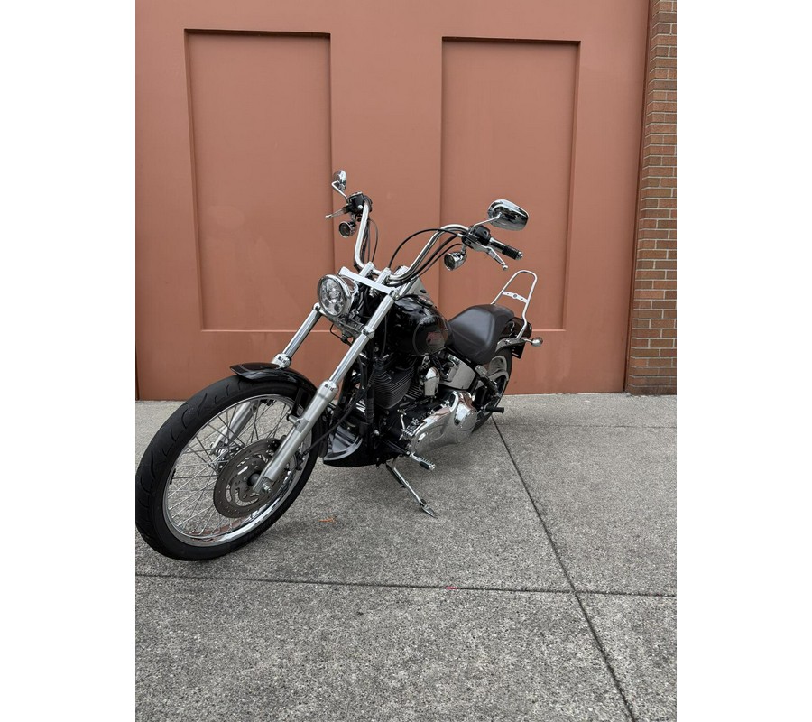 Harley-Davidson® Softail® Custom Vivid Black