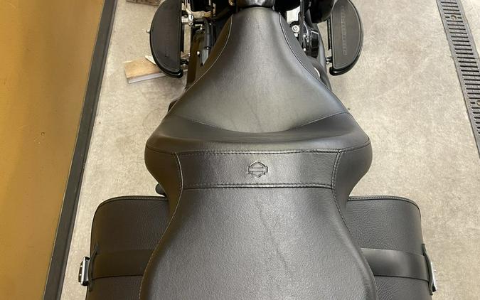 2016 Harley-Davidson® FLSS - Softail Slim® S