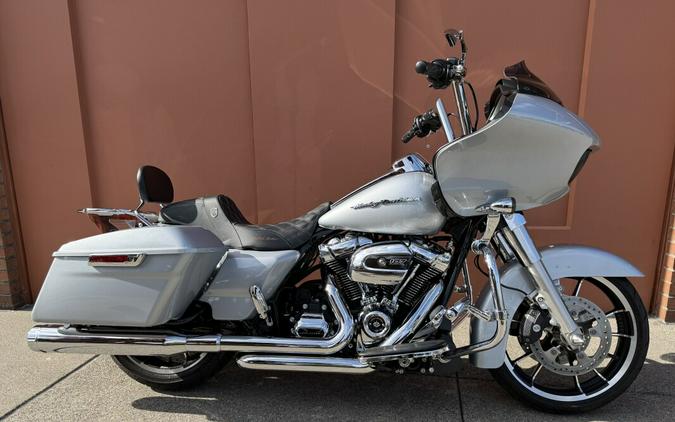 Harley-Davidson® Road Glide® Barracuda Silver