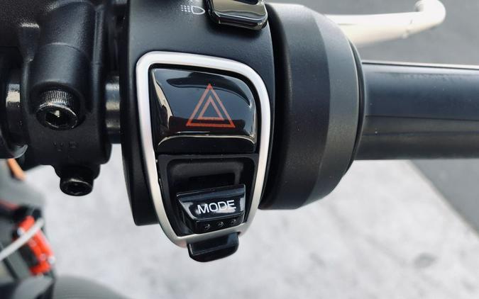 2017 Moto Guzzi MGX-21