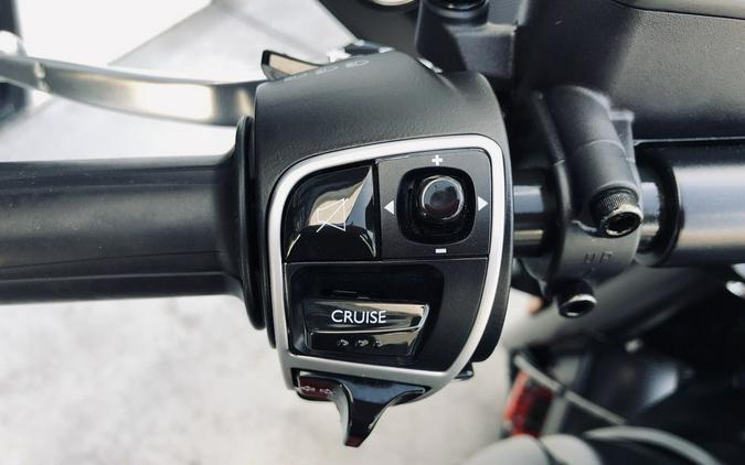2017 Moto Guzzi MGX-21