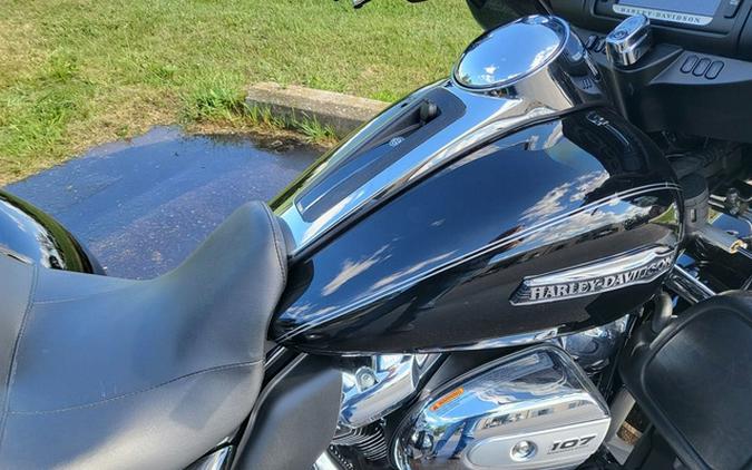 2017 Harley-Davidson FLHTCUTG - Tri Glide Ultra