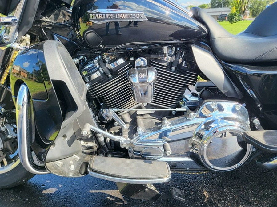 2017 Harley-Davidson FLHTCUTG - Tri Glide Ultra