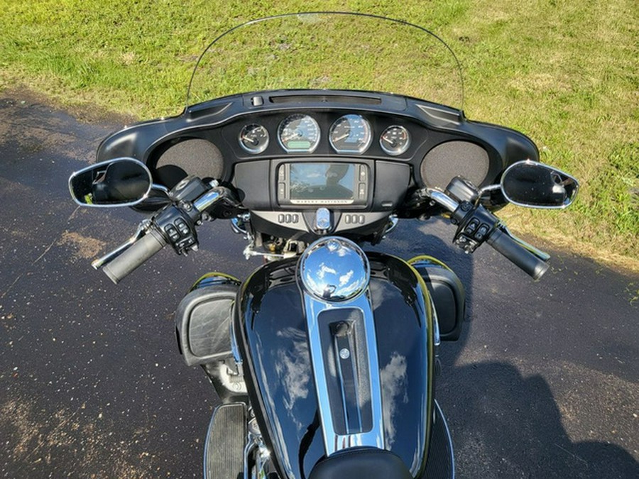 2017 Harley-Davidson FLHTCUTG - Tri Glide Ultra