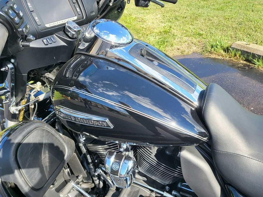 2017 Harley-Davidson FLHTCUTG - Tri Glide Ultra