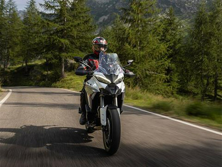 2025 Ducati Multistrada V4 S Travel & Radar