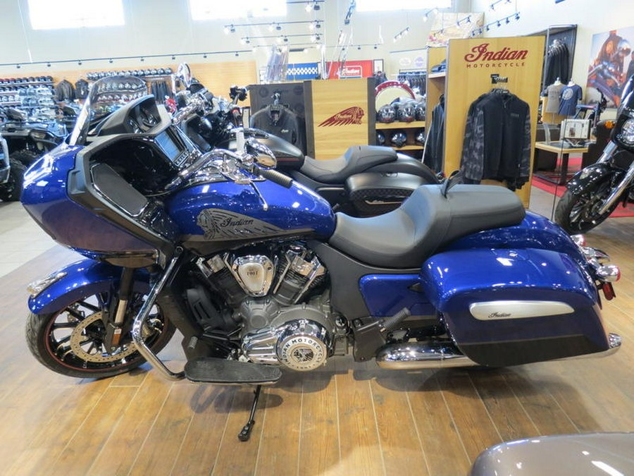 2023 Indian Motorcycle® Challenger® Limited Spirit Blue Metallic / Black Metallic