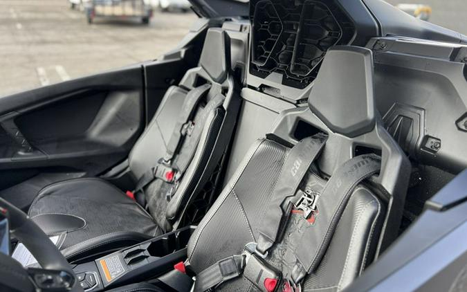 2026 Can-Am Maverick R X RS With Smart-Shox Triple Black