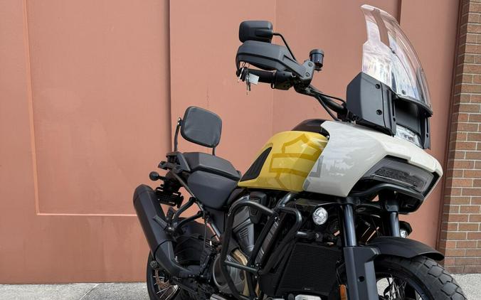 Harley-Davidson® Pan America™ 1250 Special Industrial Yellow/White Sand