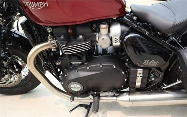 2022 Triumph Bonneville Bobber Cordovan Red