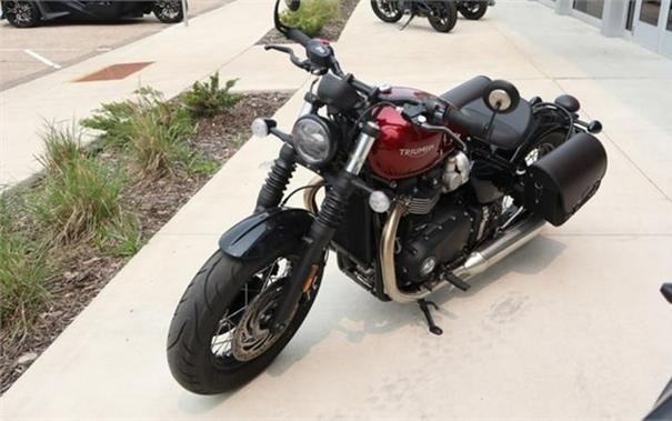 2022 Triumph Bonneville Bobber Cordovan Red