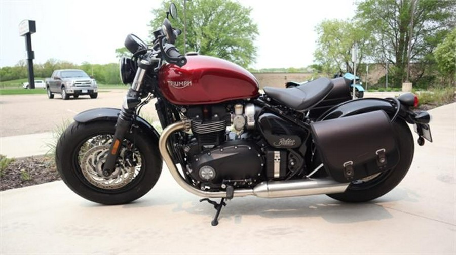 2022 Triumph Bonneville Bobber Cordovan Red