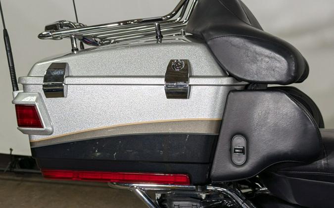 2013 Harley-Davidson CVO™ Ultra Classic® Electra Glide® Stardust Silver & Dark Slate & T