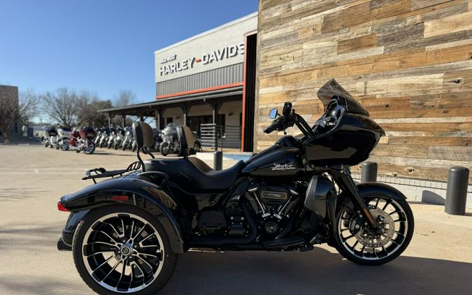 2023 Harley-Davidson® Road Glide® 3 Vivid Black - Black Finish