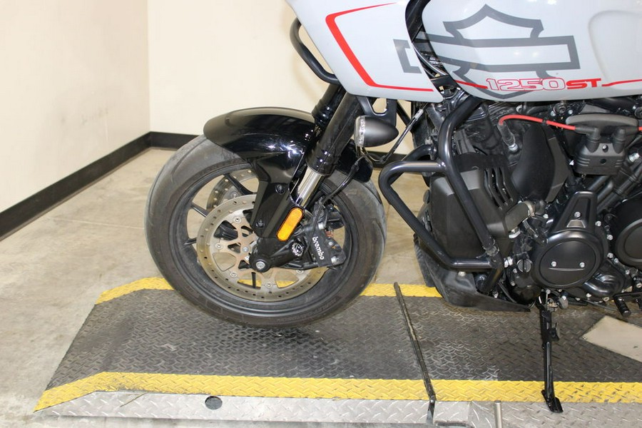 2025 Harley-Davidson® RA1250ST - Pan America® 1250 ST