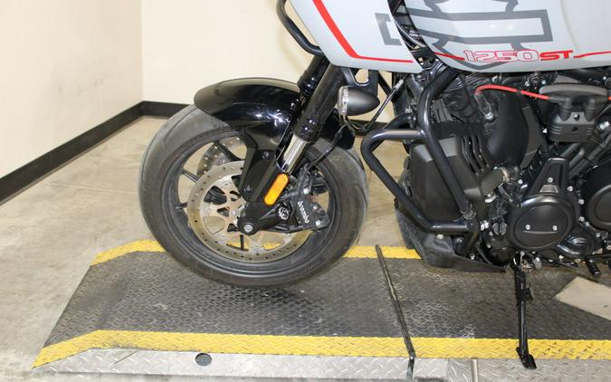 2025 Harley-Davidson® RA1250ST - Pan America® 1250 ST