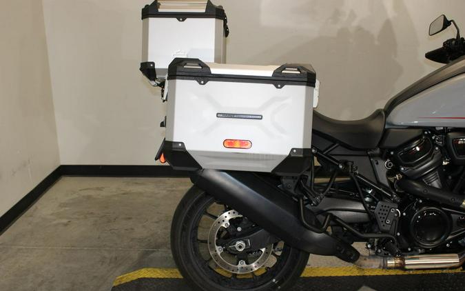 2025 Harley-Davidson® RA1250ST - Pan America® 1250 ST