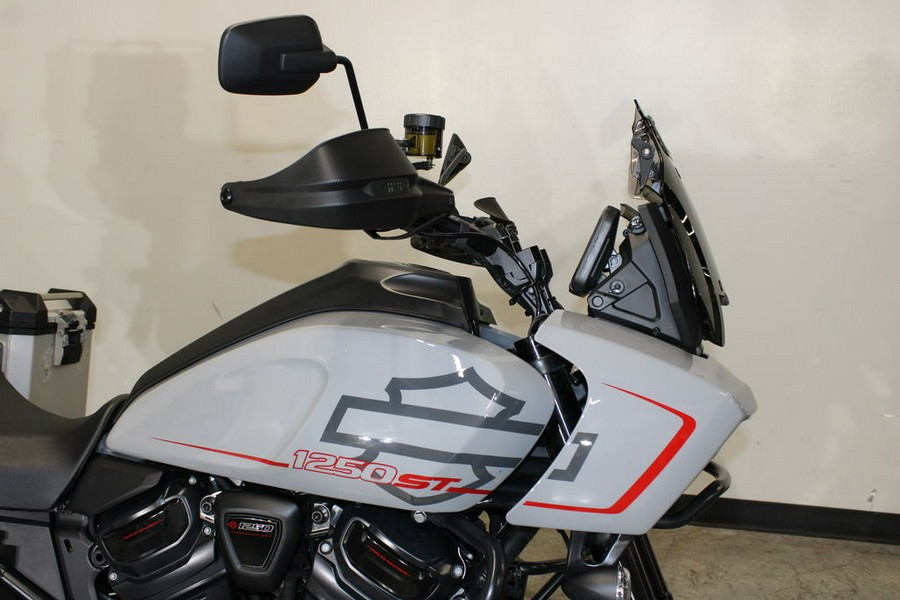 2025 Harley-Davidson® RA1250ST - Pan America® 1250 ST