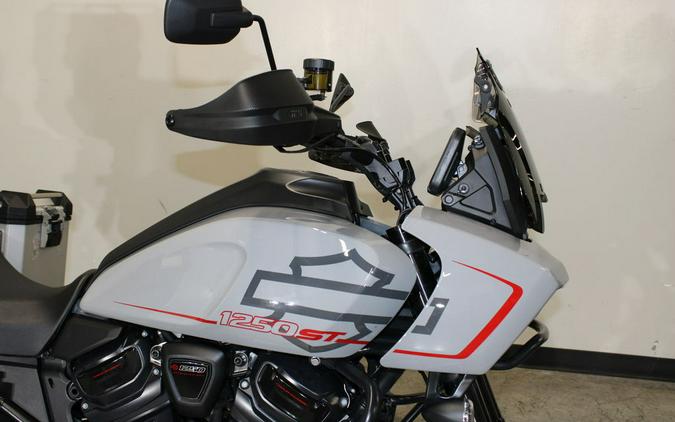 2025 Harley-Davidson® RA1250ST - Pan America® 1250 ST