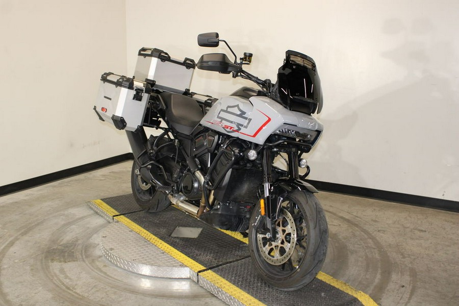 2025 Harley-Davidson® RA1250ST - Pan America® 1250 ST