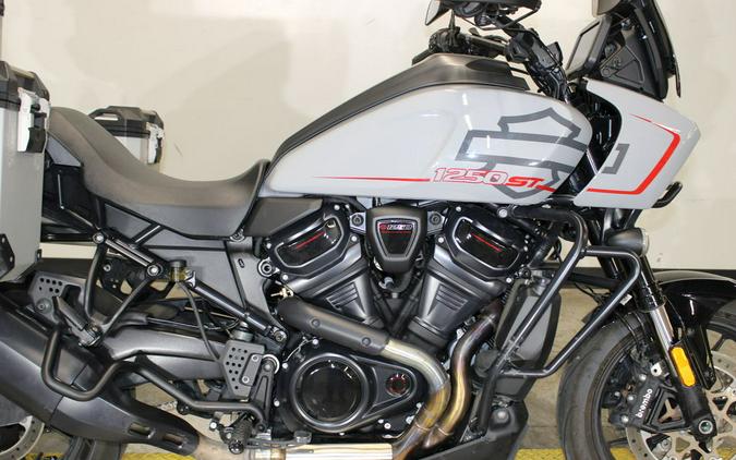 2025 Harley-Davidson® RA1250ST - Pan America® 1250 ST