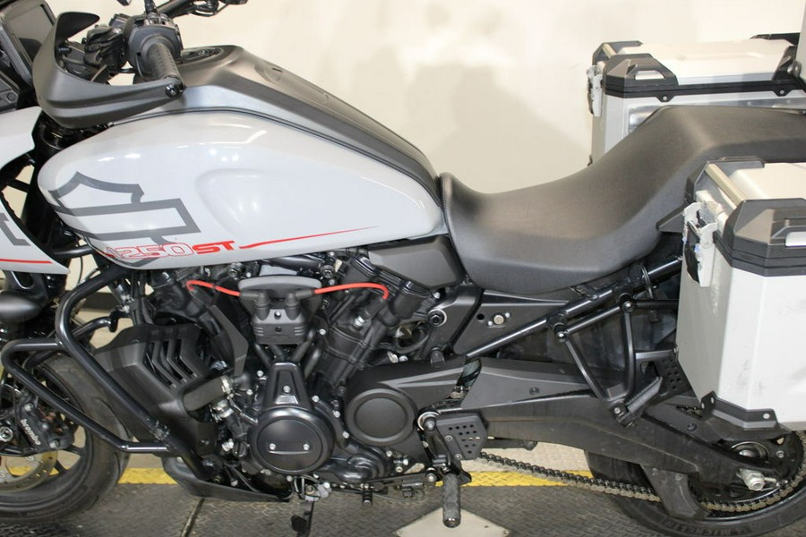 2025 Harley-Davidson® RA1250ST - Pan America® 1250 ST