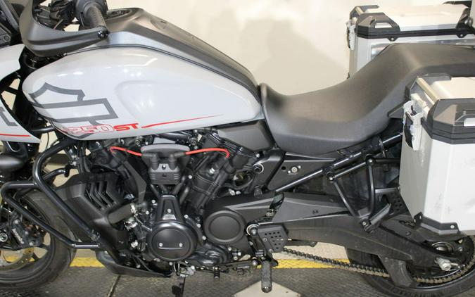 2025 Harley-Davidson® RA1250ST - Pan America® 1250 ST