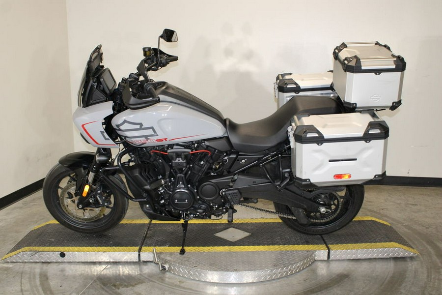 2025 Harley-Davidson® RA1250ST - Pan America® 1250 ST