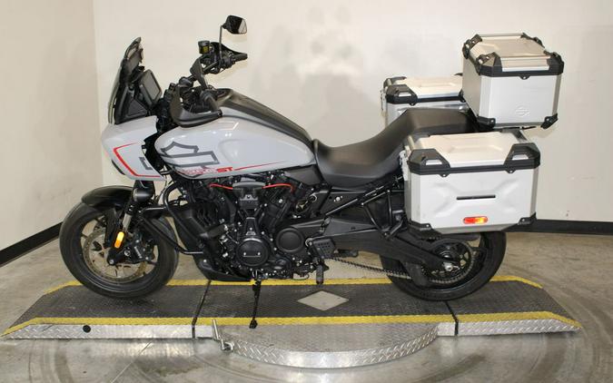 2025 Harley-Davidson® RA1250ST - Pan America® 1250 ST