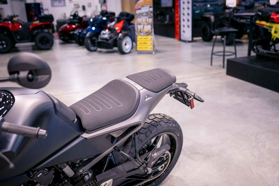 2025 Husqvarna® Svartpilen 801