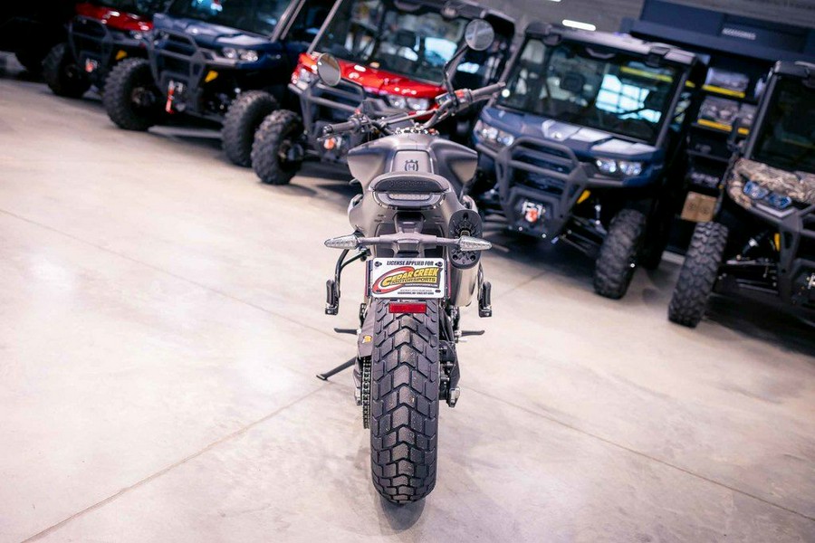 2025 Husqvarna® Svartpilen 801