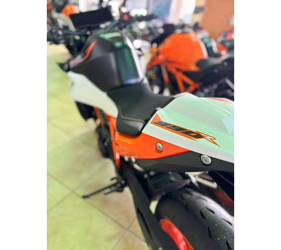 2026 KTM 990 Duke R