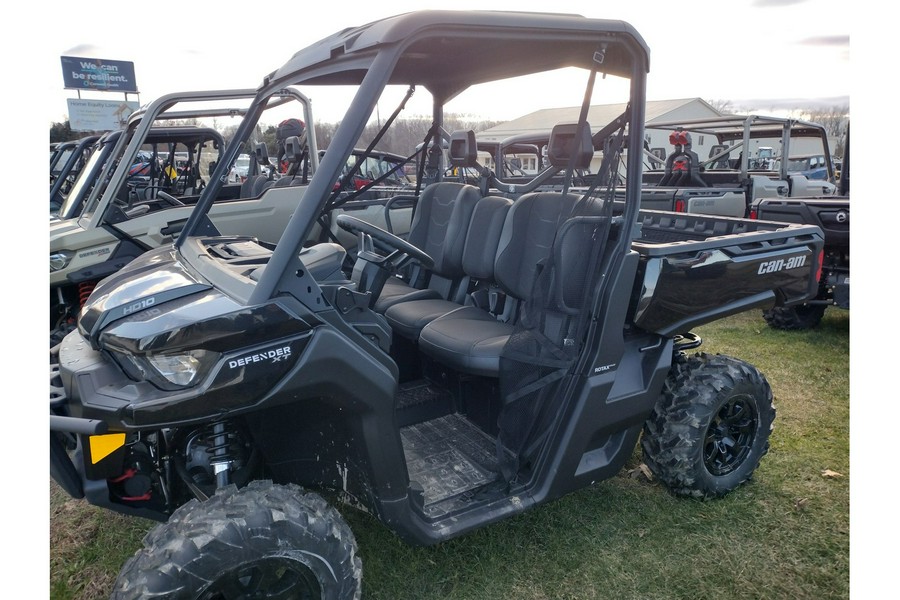 2024 Can-Am DEF XT HD10 BK