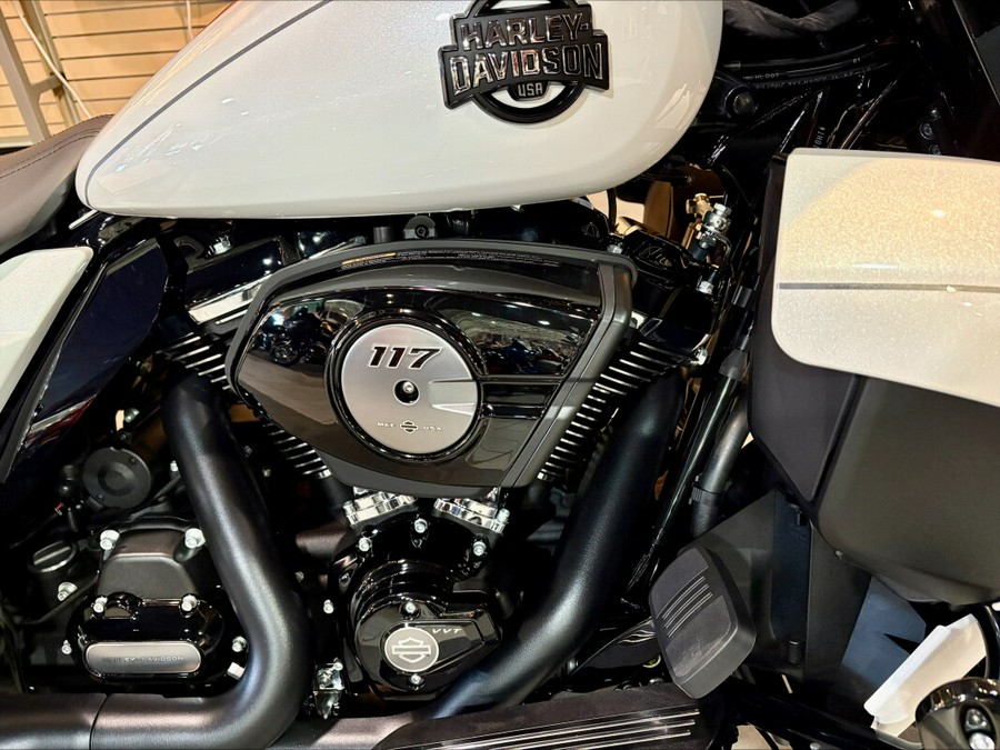 2026 Harley-Davidson® Street Glide Limited White Onyx Pearl Black Trim