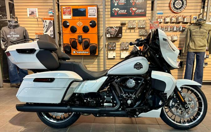 2026 Harley-Davidson® Street Glide Limited White Onyx Pearl Black Trim