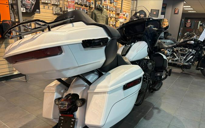 2026 Harley-Davidson® Street Glide Limited White Onyx Pearl Black Trim