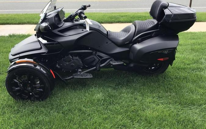 2024 Can-Am® Spyder F3 Limited Dark Wheels