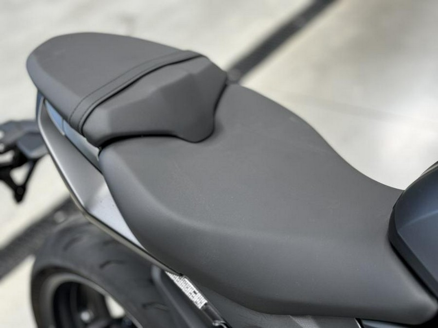 2025 Triumph Daytona 660 Satin Granite/Satin Black