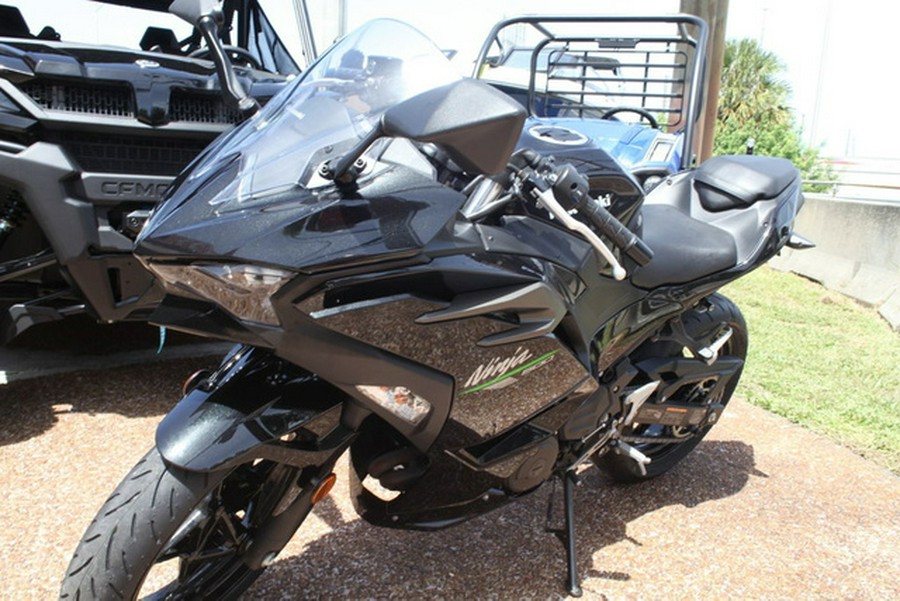 2024 Kawasaki Ninja 500 KRT Edition